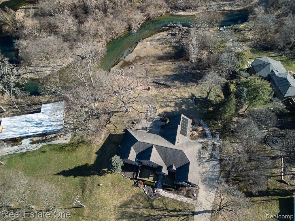2173 Bonnie Brae Street Rochester Hills, MI 48309 - Photo 2 of 29
