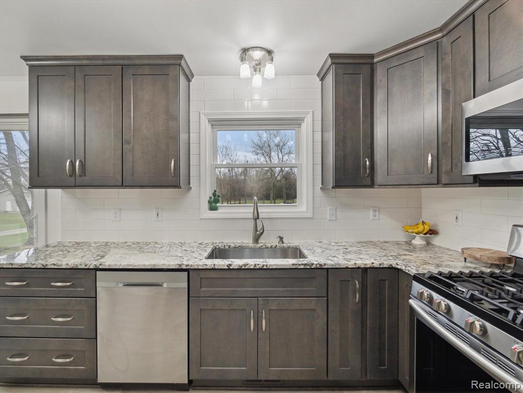 5469 Hogback Road Fowlerville, MI 48836 - Photo 9 of 39