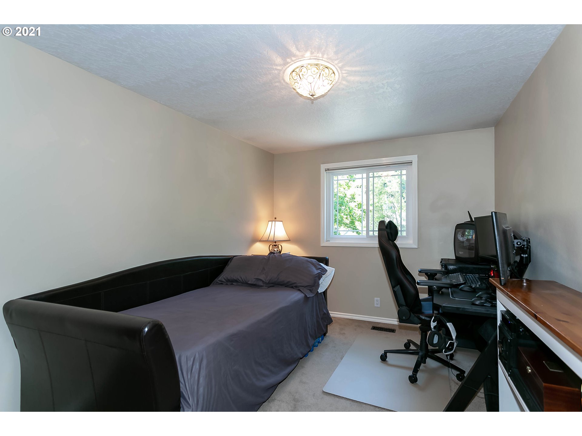 7068 Southwest 166th Terrace Beaverton, OR 97007 - Photo 13 of 29 Gallery Image 13