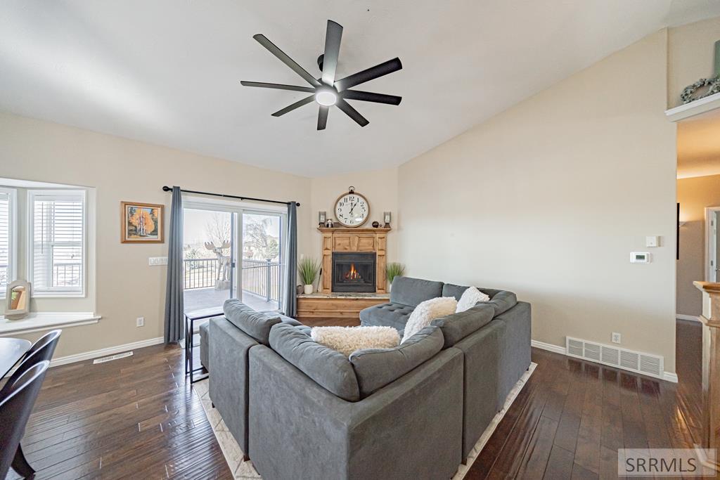 7121 South Culebra Rio Circle Idaho Falls, ID 83406 - Photo 11 of 90 Main Floor Living Room
