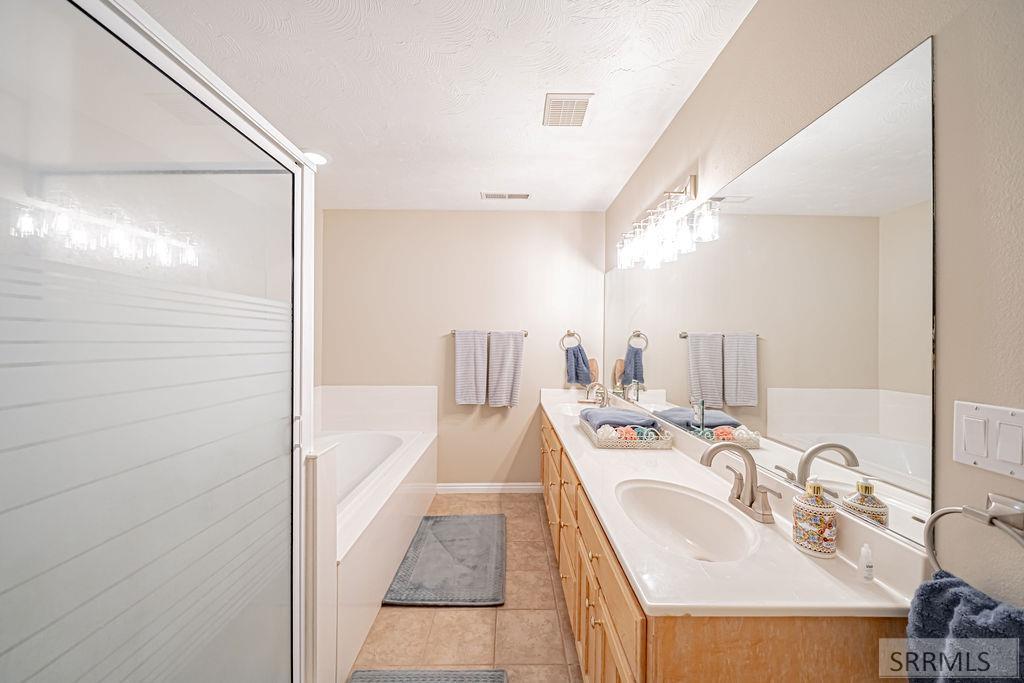 7121 South Culebra Rio Circle Idaho Falls, ID 83406 - Photo 61 of 90 Basement Bathroom with Tub and Shower