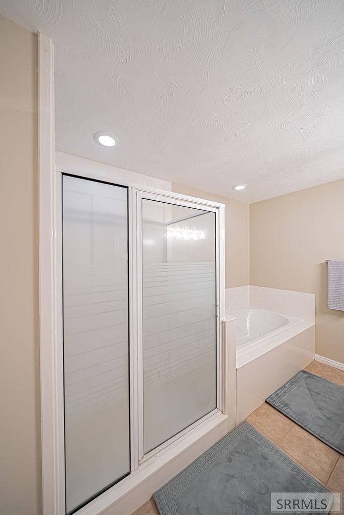 7121 South Culebra Rio Circle Idaho Falls, ID 83406 - Photo 62 of 90 Basement Bathroom with Tub and Shower