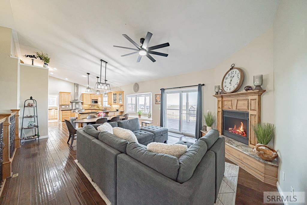 7121 South Culebra Rio Circle Idaho Falls, ID 83406 - Photo 9 of 90 Main Floor Living Room