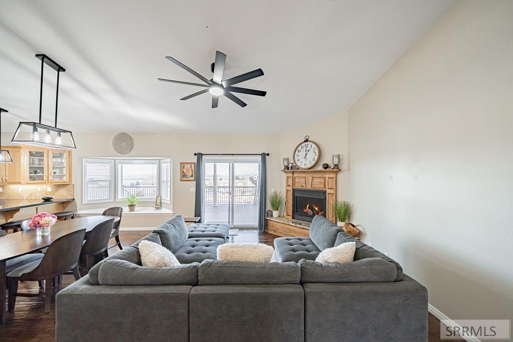 7121 South Culebra Rio Circle Idaho Falls, ID 83406 - Photo 10 of 90 Main Floor Living Room