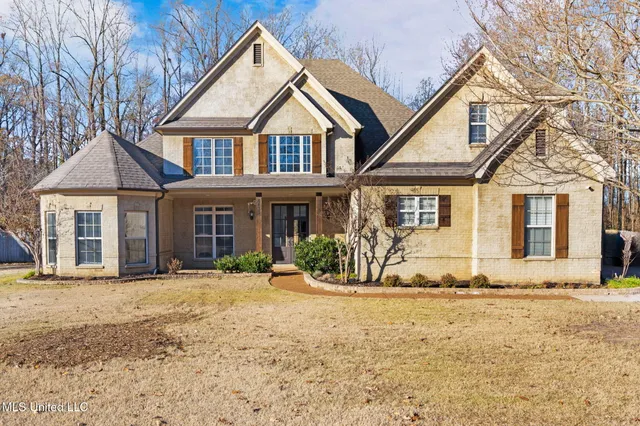 $620,000 | 8433 Lakeview Drive, Olive Branch, MS 38654