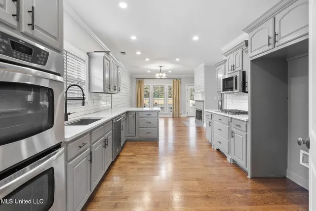 $620,000 | 8433 Lakeview Drive, Olive Branch, MS 38654