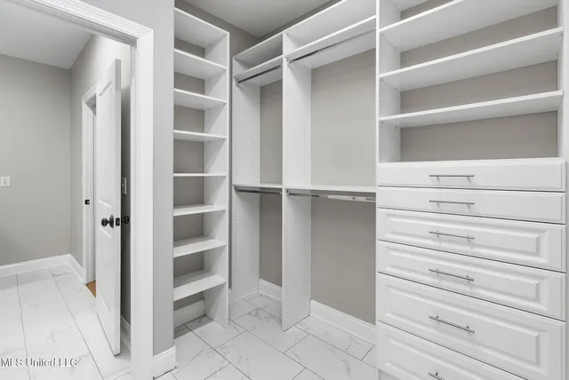 $620,000 | 8433 Lakeview Drive, Olive Branch, MS 38654