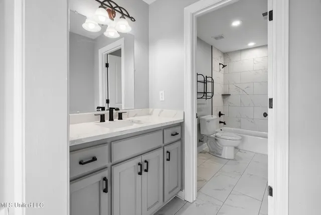 $620,000 | 8433 Lakeview Drive, Olive Branch, MS 38654