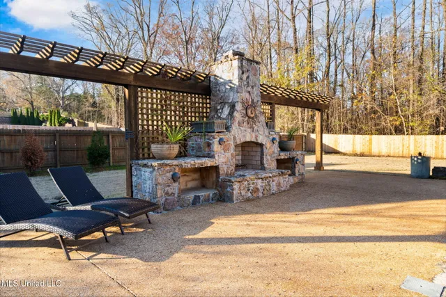 $620,000 | 8433 Lakeview Drive, Olive Branch, MS 38654