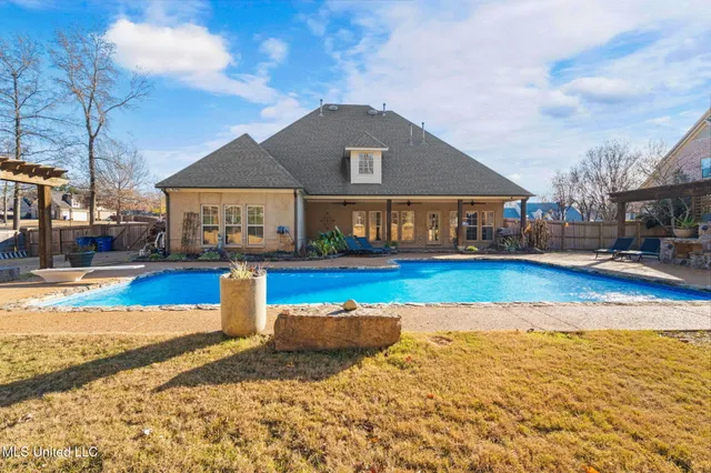 $620,000 | 8433 Lakeview Drive, Olive Branch, MS 38654