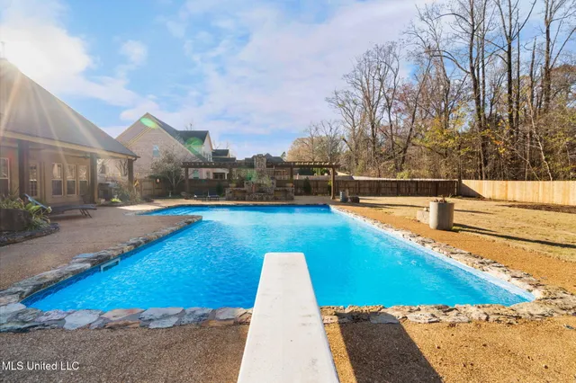 $620,000 | 8433 Lakeview Drive, Olive Branch, MS 38654