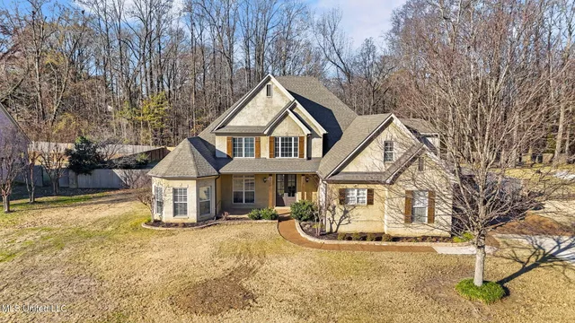 $620,000 | 8433 Lakeview Drive, Olive Branch, MS 38654