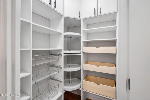 $620,000 | 8433 Lakeview Drive, Olive Branch, MS 38654