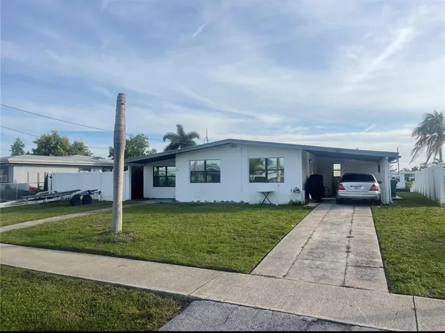 a view of a house with a backyard