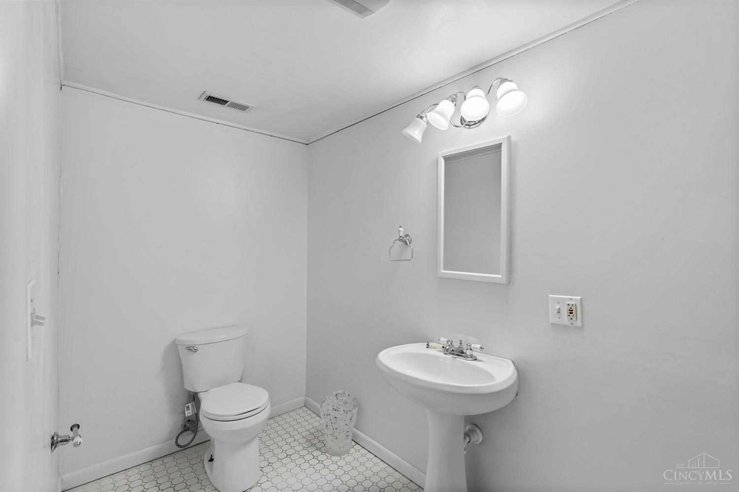 6224 Cook Road Milford, OH 45150 - Photo 16 of 37 Gallery Image 16