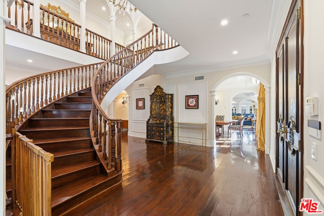 900 Chantilly Road Los Angeles, CA 90077 - Photo 8 of 46
