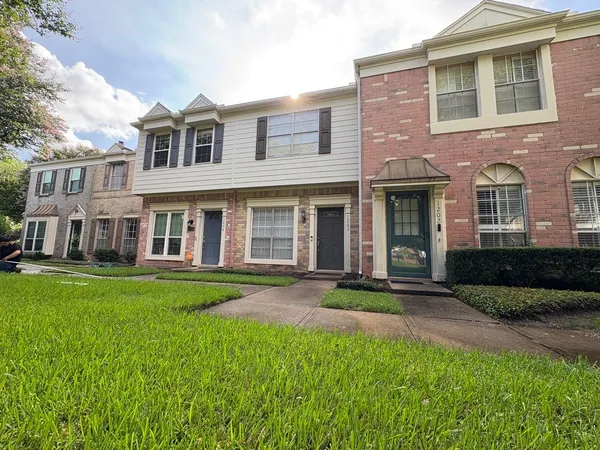 $1,800 | 2910 Grants Lake Boulevard, Unit 1203, Sugar Land, TX 77479