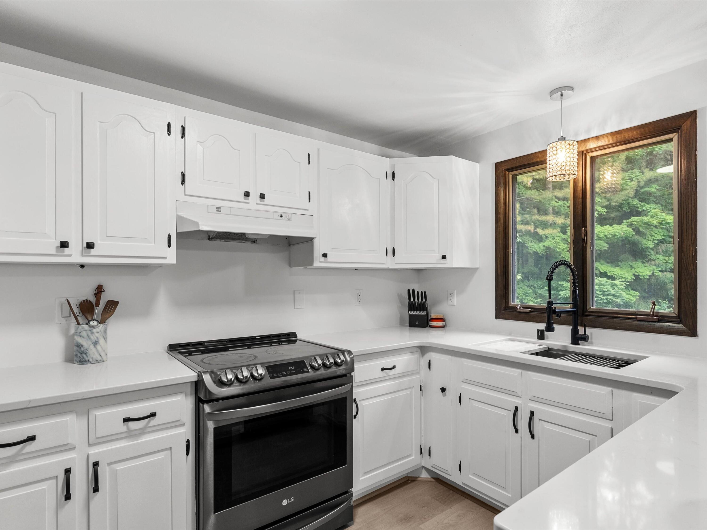 W1439 East Van Ess Road Holland, WI 53070 - Photo 16 of 47 Kitchen