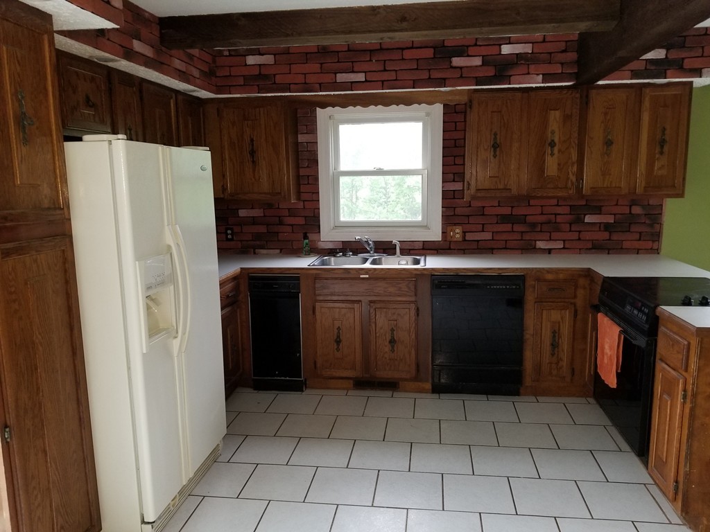 23 Hollow Road Brimfield, MA 01010 - Photo 4 of 17 Gallery Image 4