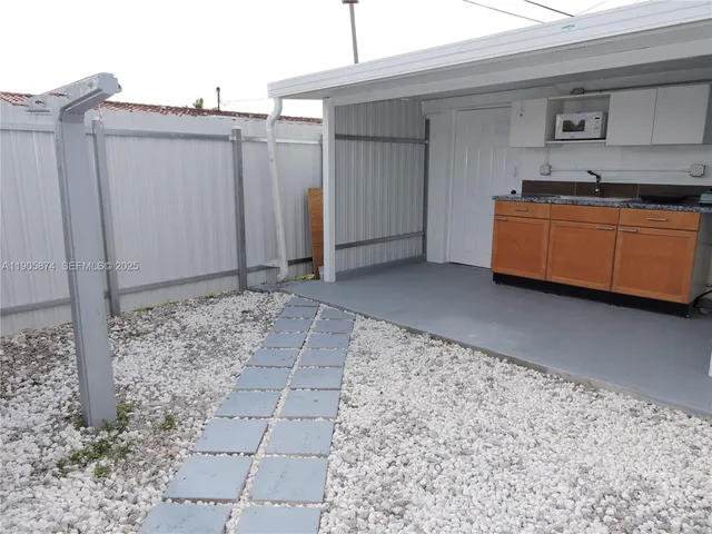 $1,000 | 5451 West 10th Avenue, Unit 5, Hialeah, FL 33012