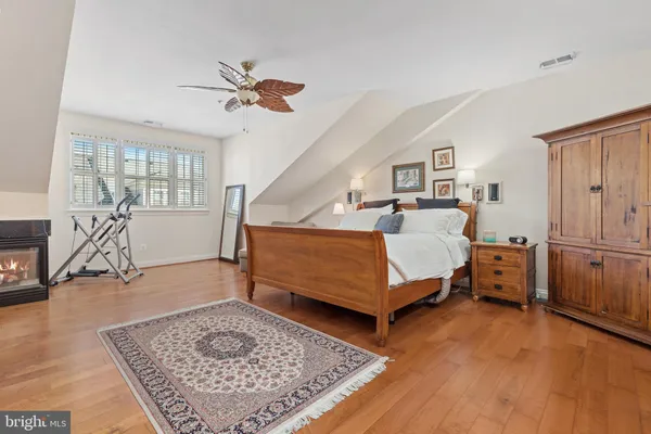 $4,100 | 5114 O'Neill Lane, Alexandria, VA 22304