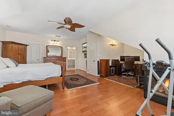 $4,100 | 5114 O'Neill Lane, Alexandria, VA 22304