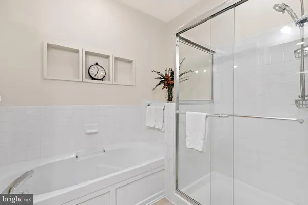 $4,100 | 5114 O'Neill Lane, Alexandria, VA 22304