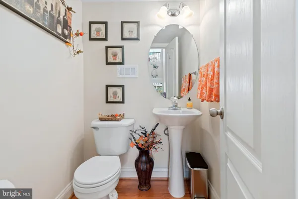 $4,100 | 5114 O'Neill Lane, Alexandria, VA 22304