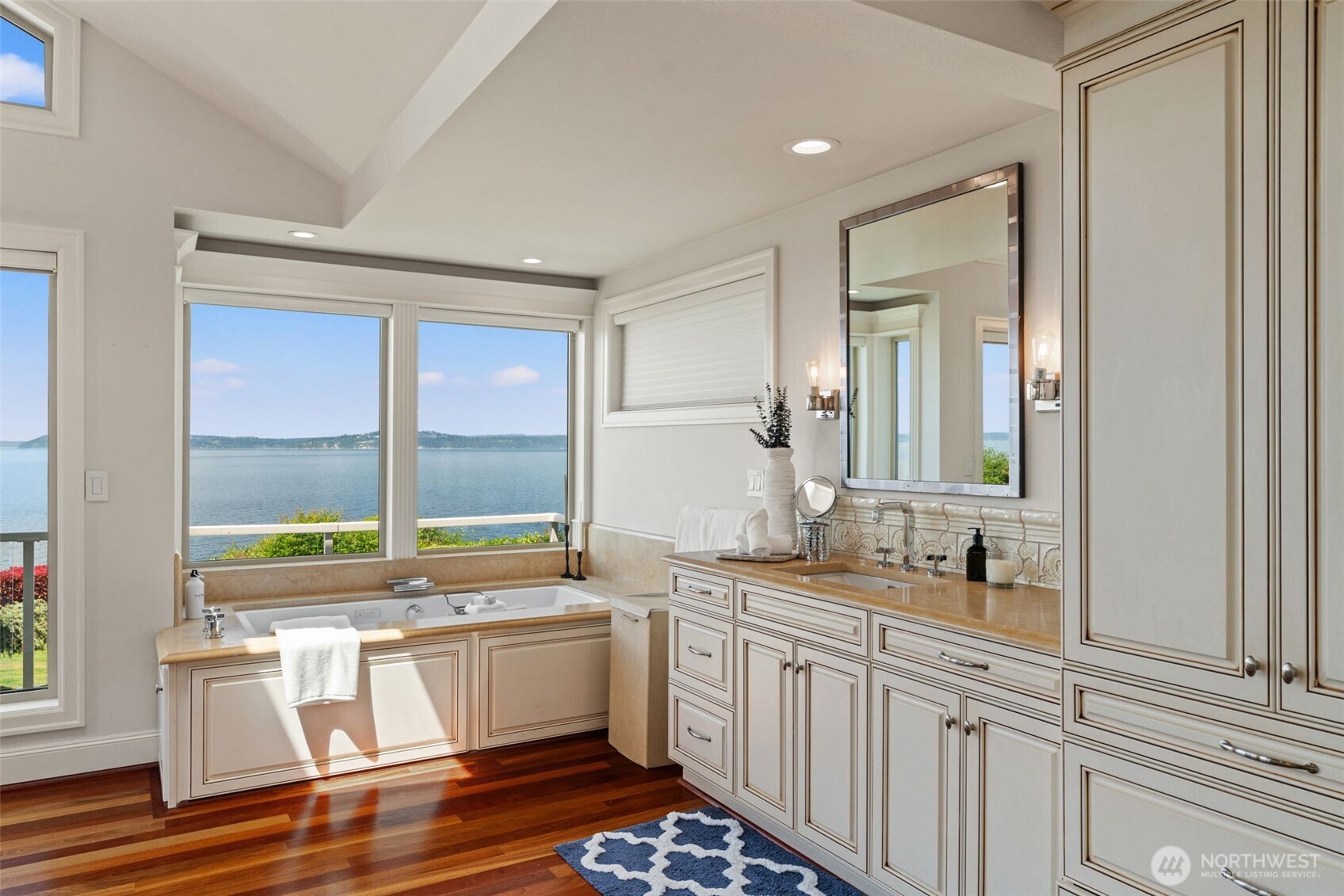 8723 Talbot Road Edmonds, WA 98026 - Photo 24 of 40