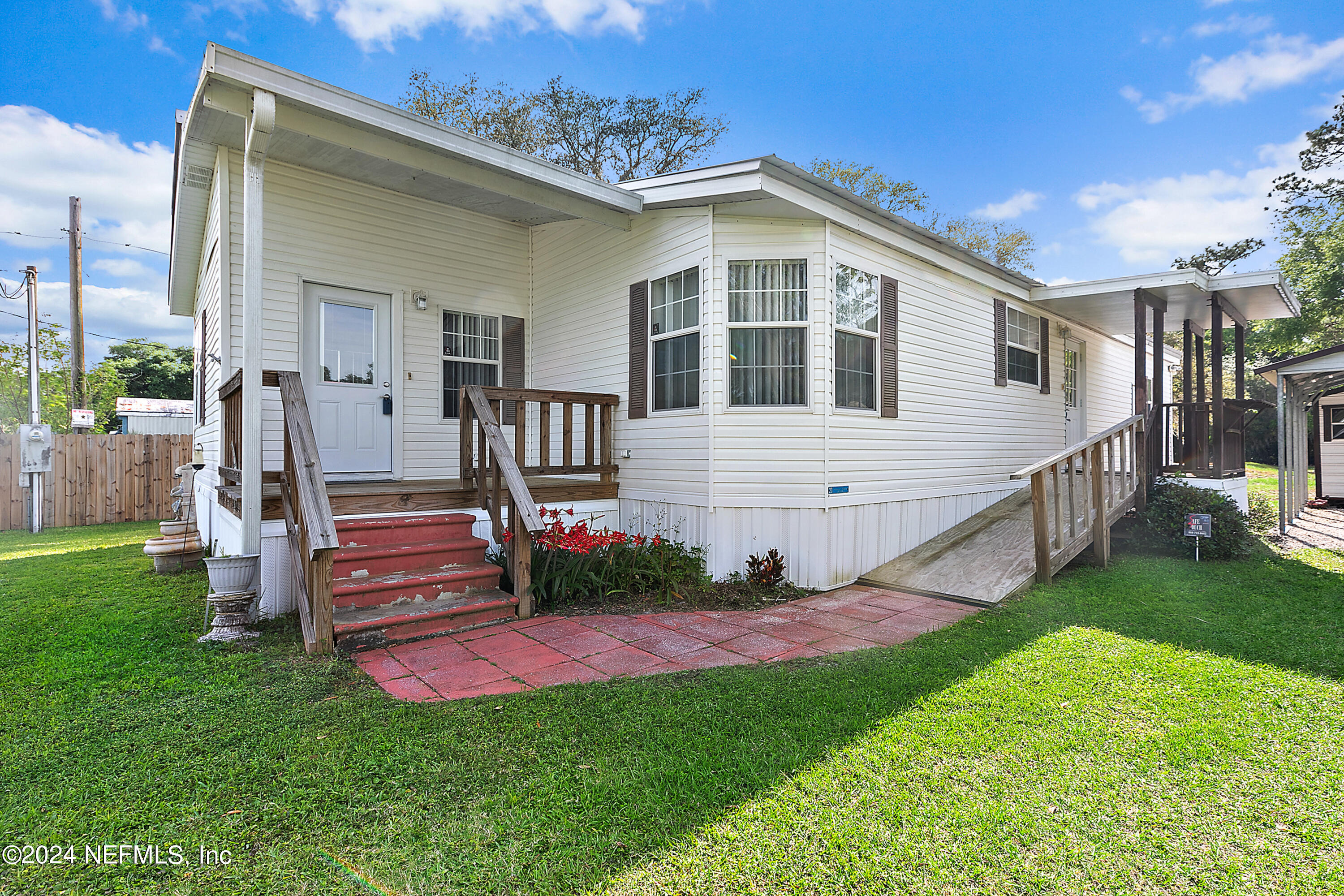 135 Riverside Avenue Satsuma, FL 32189 - Photo 3 of 19 Front Porch