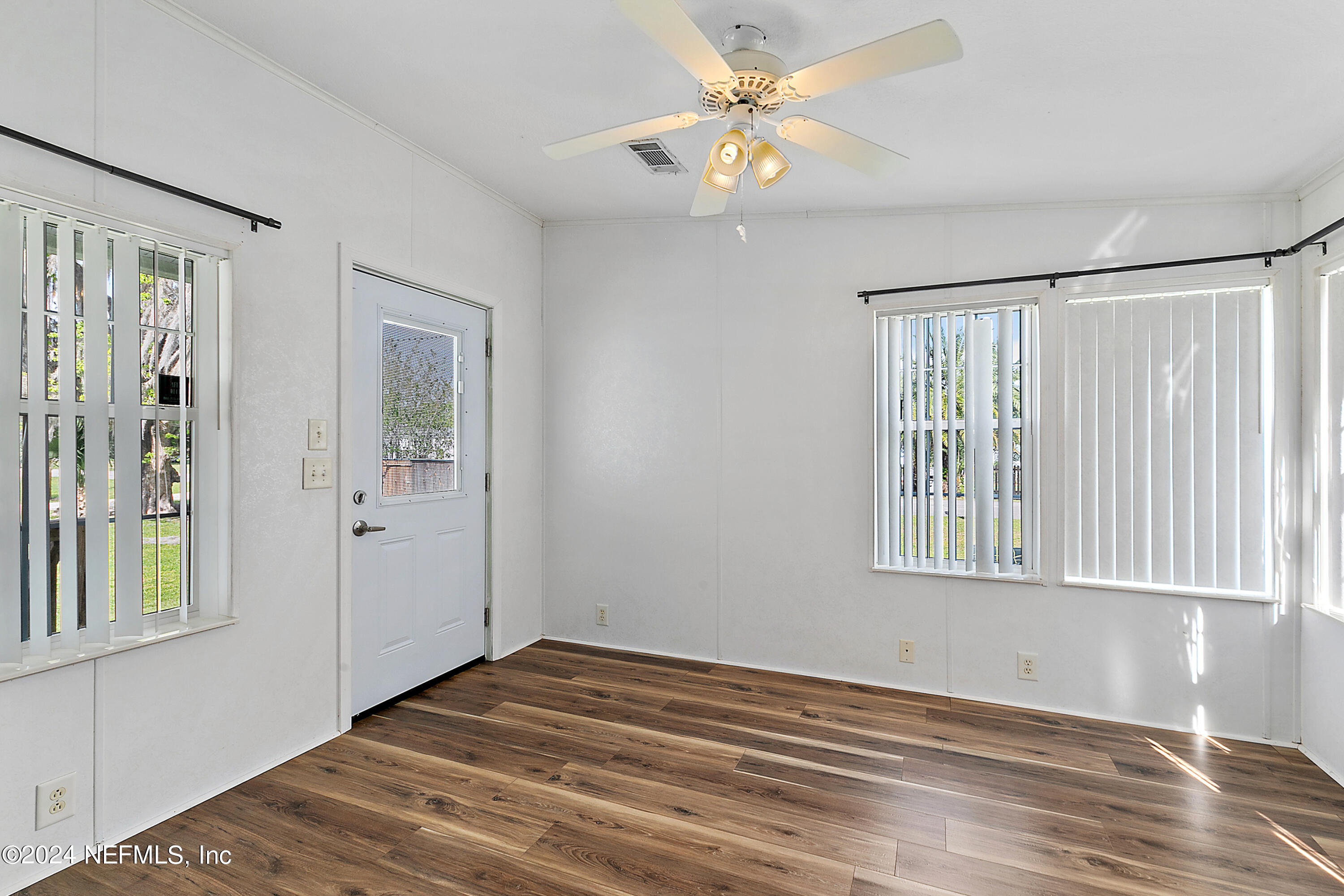 135 Riverside Avenue Satsuma, FL 32189 - Photo 5 of 19 Sunroom
