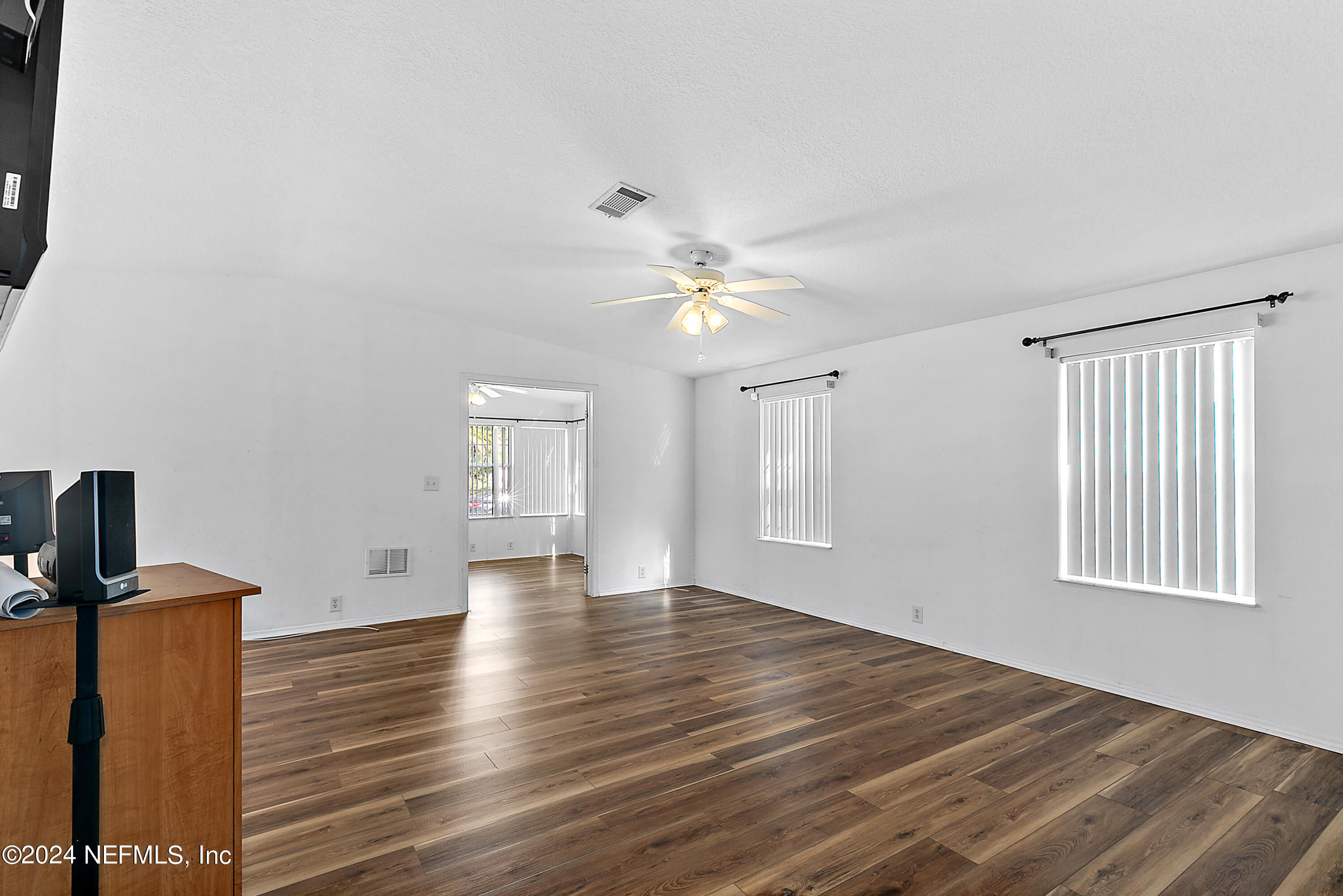 135 Riverside Avenue Satsuma, FL 32189 - Photo 8 of 19 Living Room