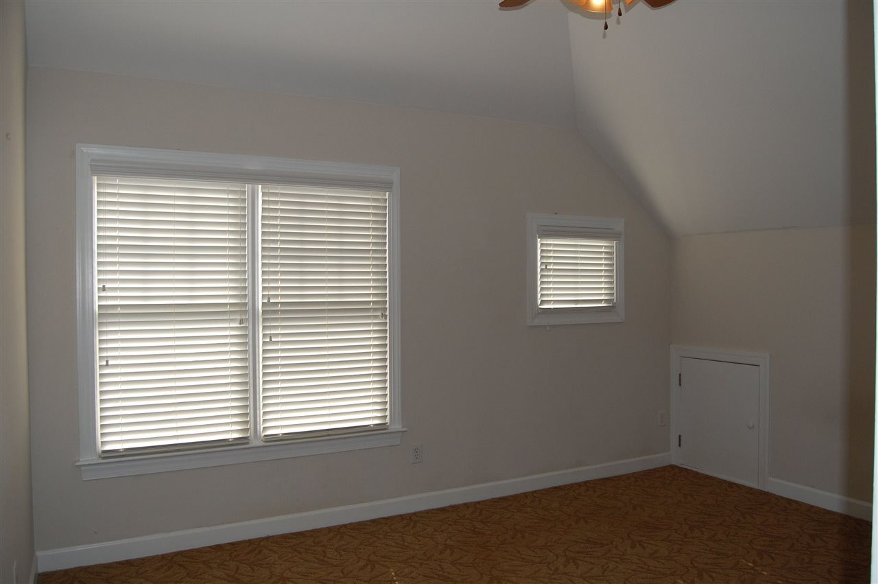 840 Nowell Ridge Road Raleigh, NC 27607 - Photo 10 of 25 Master Bedroom Suite w/vaulted ceiling, carpet, 5 blade ceiling fan w/4 lights, 2 full windows & 1 ½ window w/2” faux Plantation blinds, large walk-in-closet w/rods & shelves & linen closet! Master Bedroom