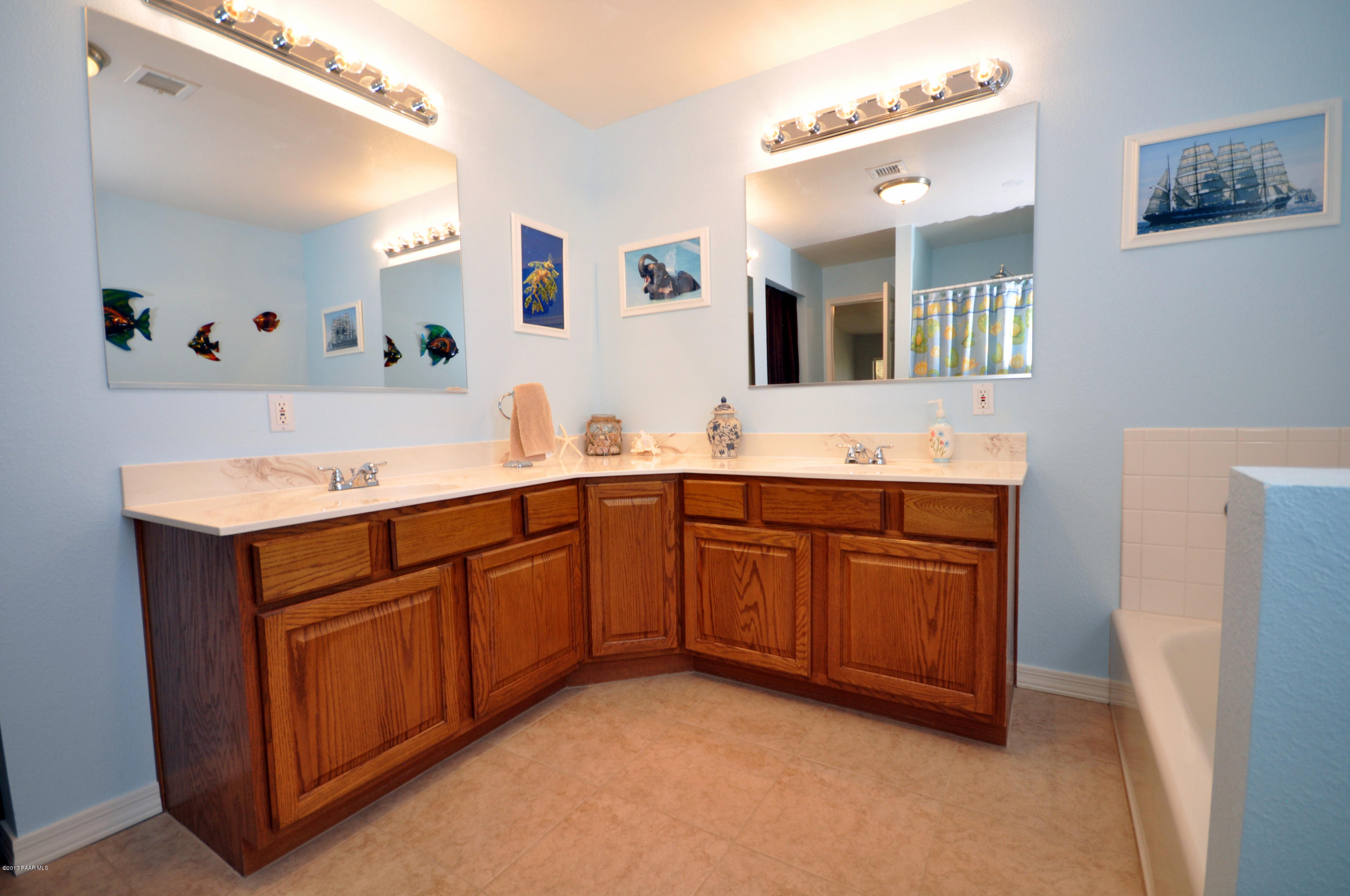 21490 Shotgun Ridge Road Paulden, AZ 86334 - Photo 17 of 51 Master bathroom
