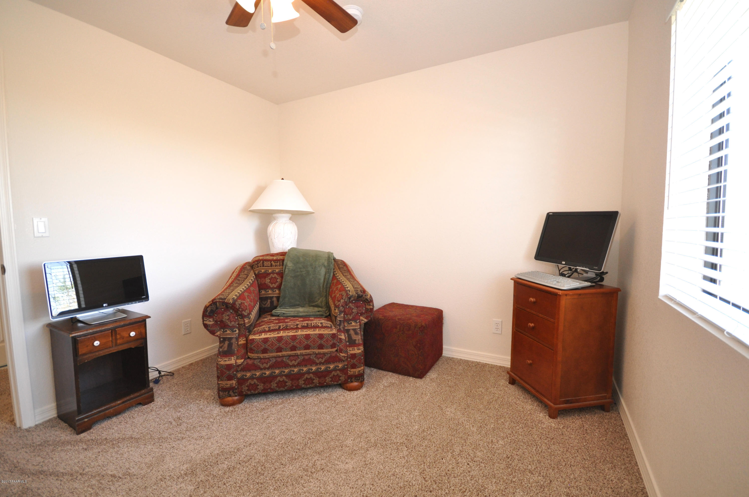 21490 Shotgun Ridge Road Paulden, AZ 86334 - Photo 23 of 51 Guest room