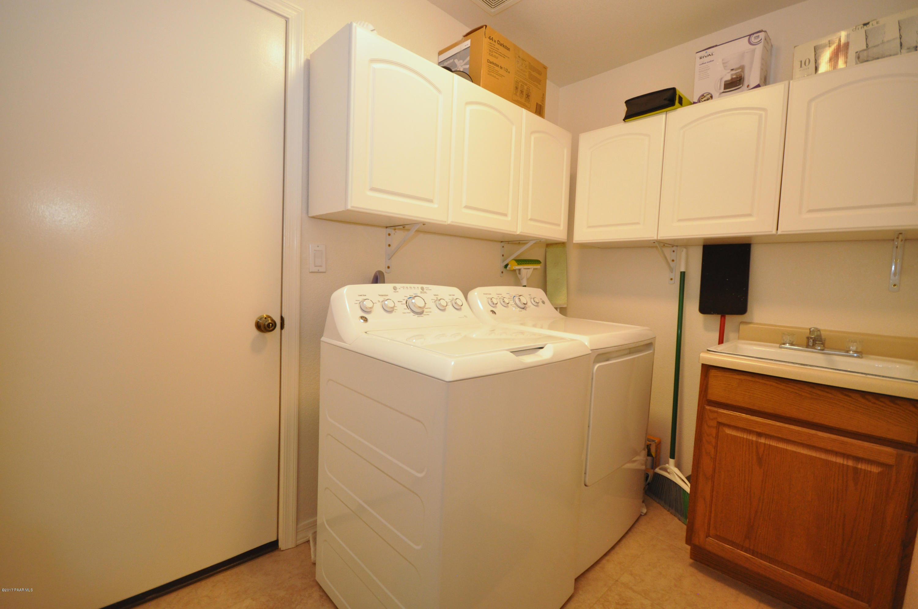 21490 Shotgun Ridge Road Paulden, AZ 86334 - Photo 27 of 51 Laundry