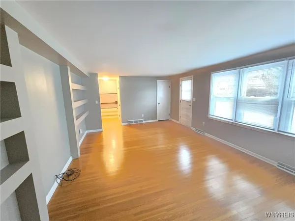 $2,750 | 161 Foxpoint West, Amherst, NY 14221