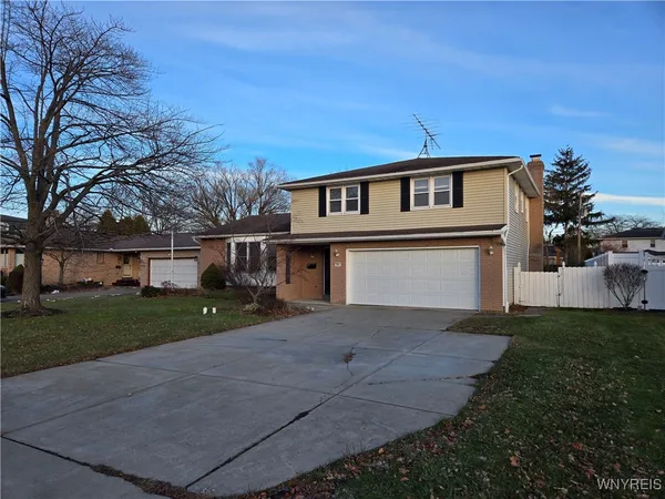 $2,750 | 161 Foxpoint West, Amherst, NY 14221