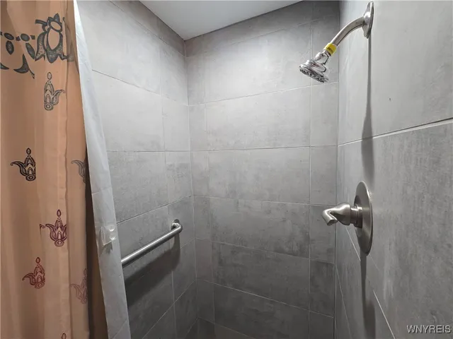 $2,750 | 161 Foxpoint West, Amherst, NY 14221