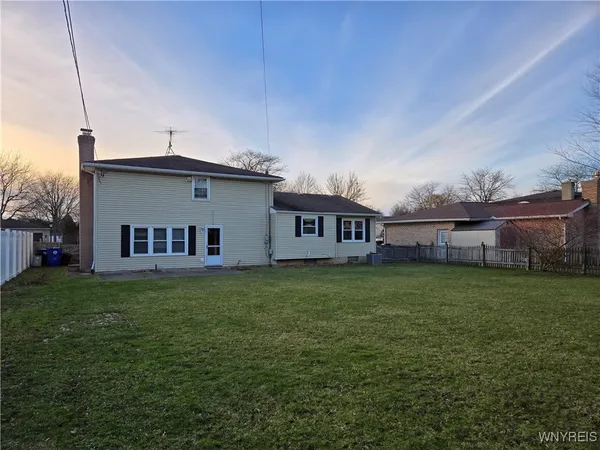 $2,750 | 161 Foxpoint West, Amherst, NY 14221