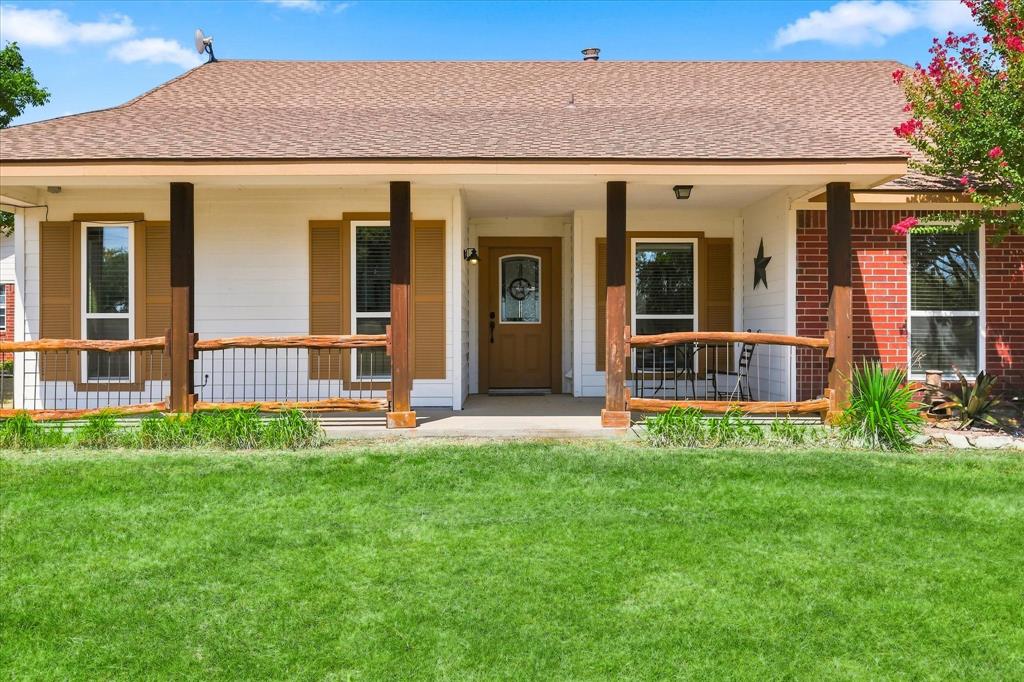 11555 Plainview Road Krum, TX 76249 - Photo 4 of 40 Gallery Image 4