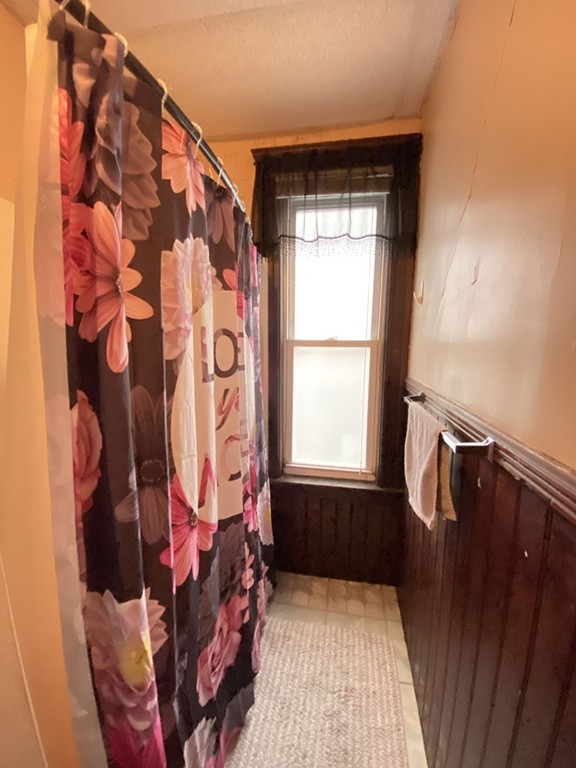 16 Hillside Street Worcester, MA 01610 - Photo 7 of 36