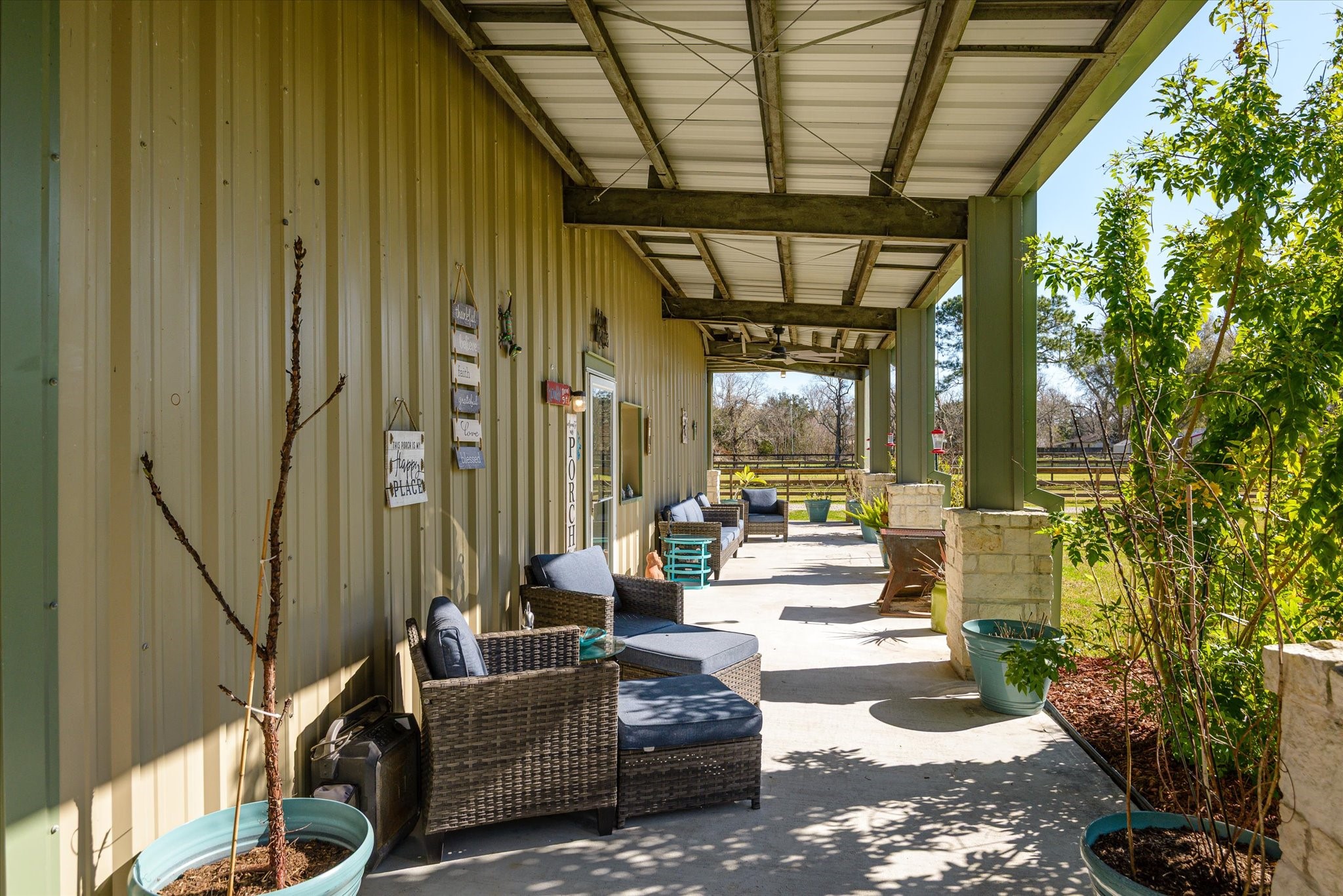 11578 28th Street Santa Fe, TX 77510 - Photo 12 of 46 a living room with furniture and a chandelier