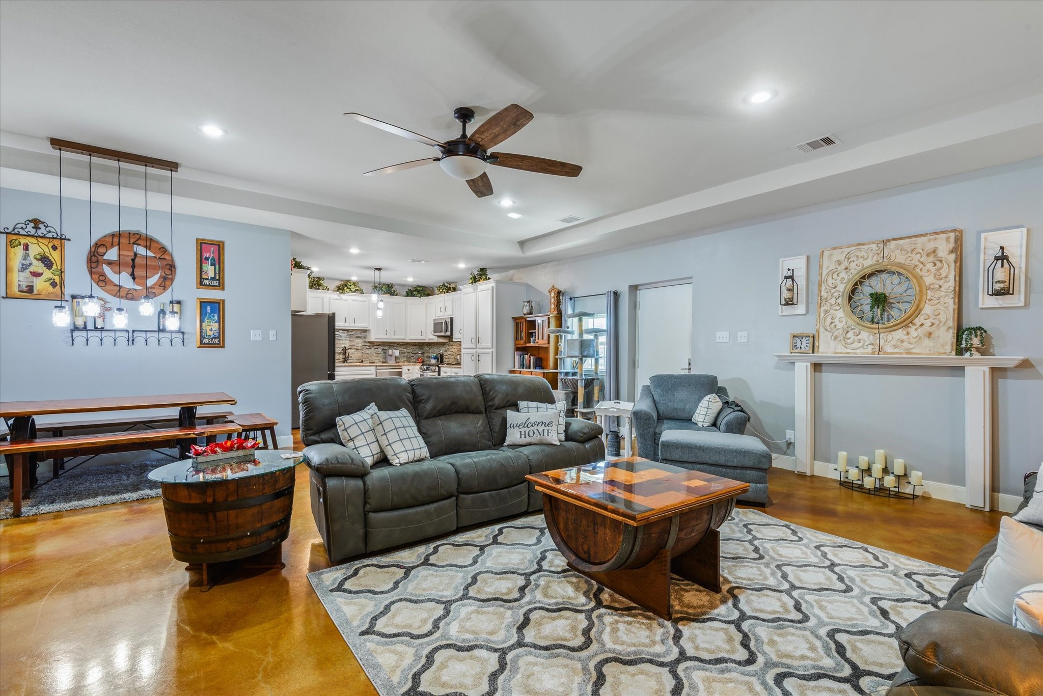 11578 28th Street Santa Fe, TX 77510 - Photo 16 of 46 a living room with furniture and a flat screen tv