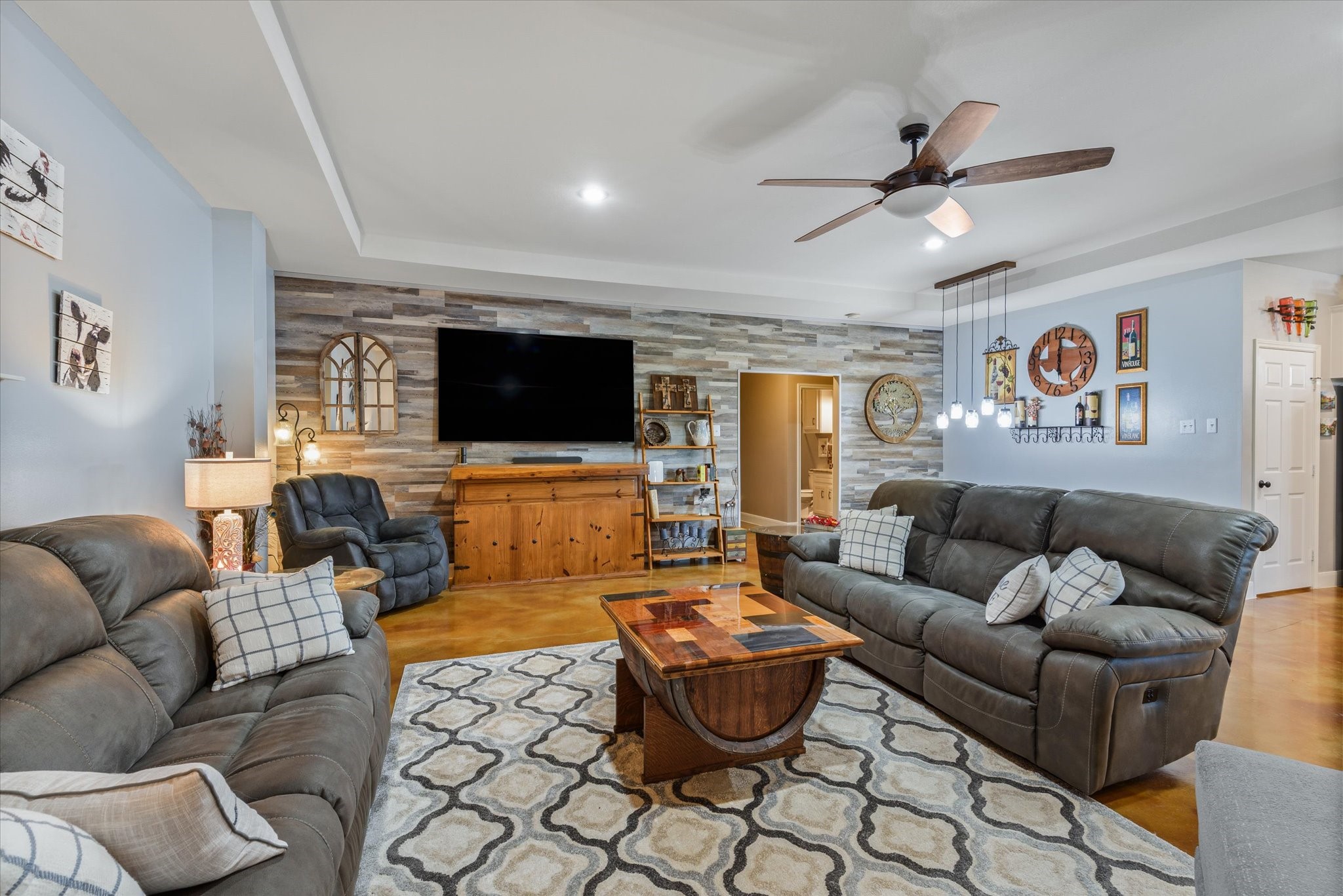11578 28th Street Santa Fe, TX 77510 - Photo 46 of 46 a living room with furniture and a flat screen tv