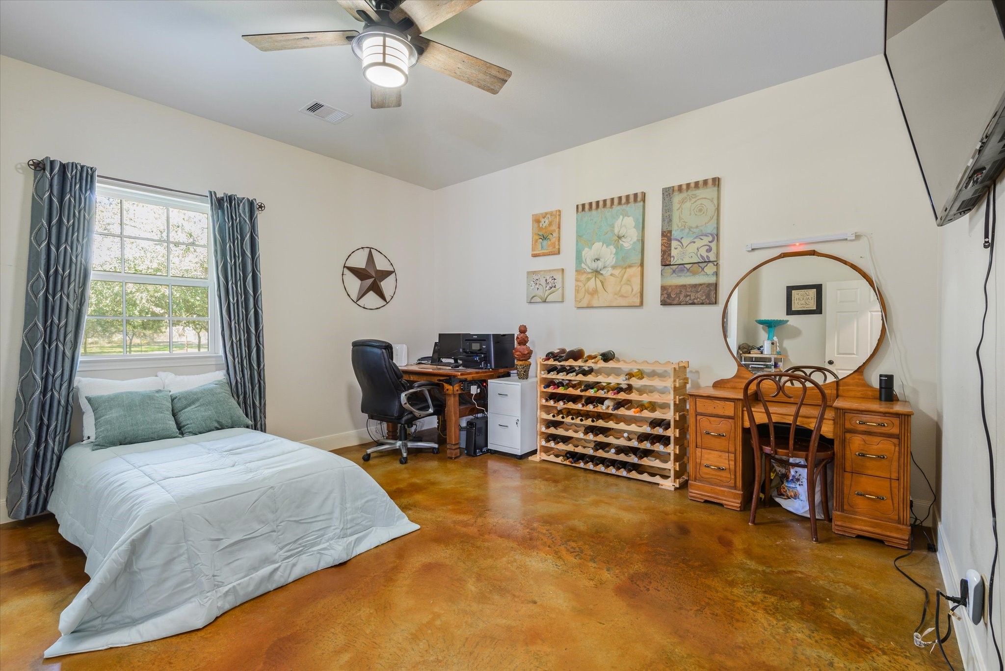 11578 28th Street Santa Fe, TX 77510 - Photo 23 of 46 a bedroom with furniture and a window