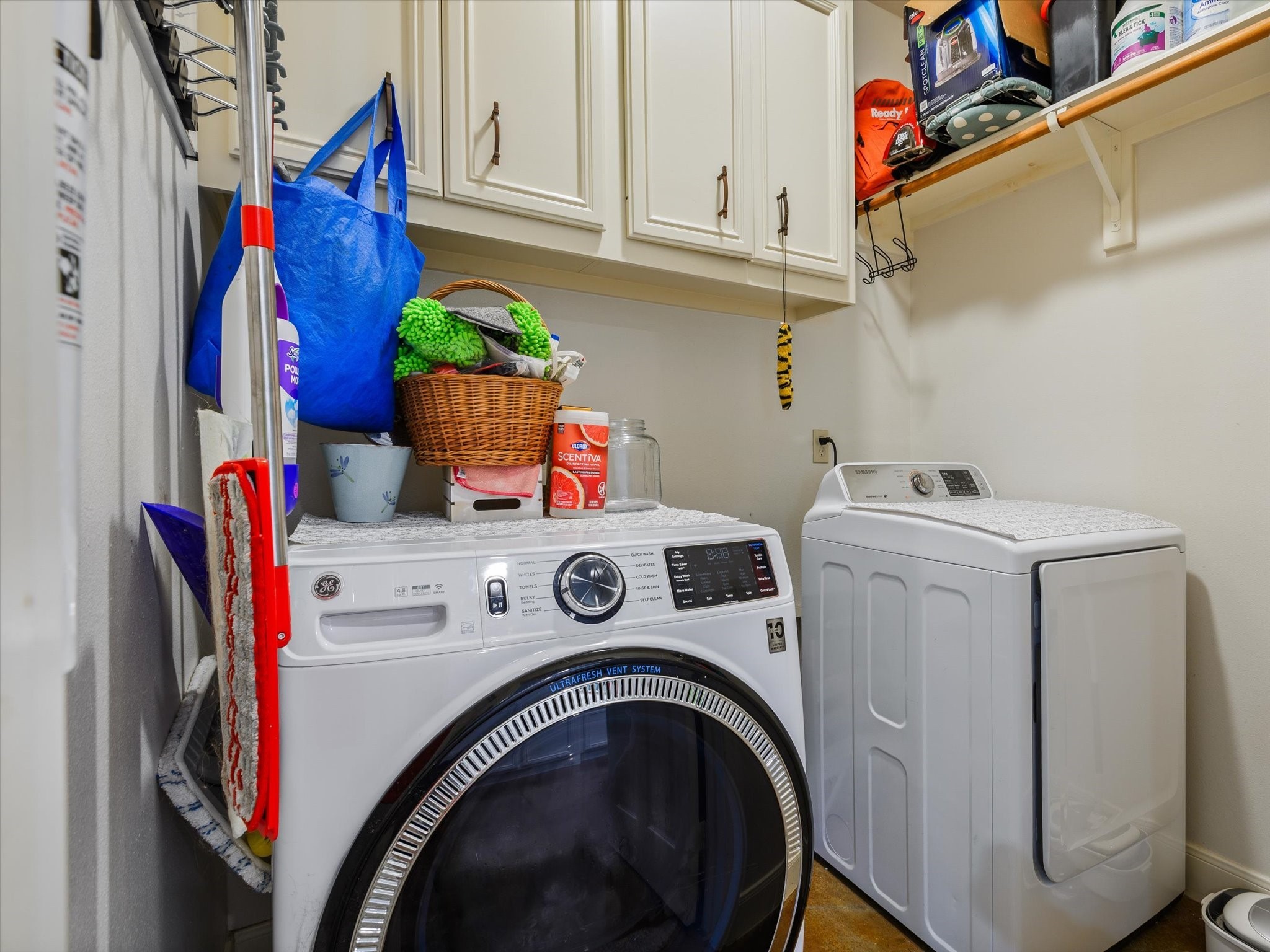 11578 28th Street Santa Fe, TX 77510 - Photo 25 of 46 a utility room with dryer and washer