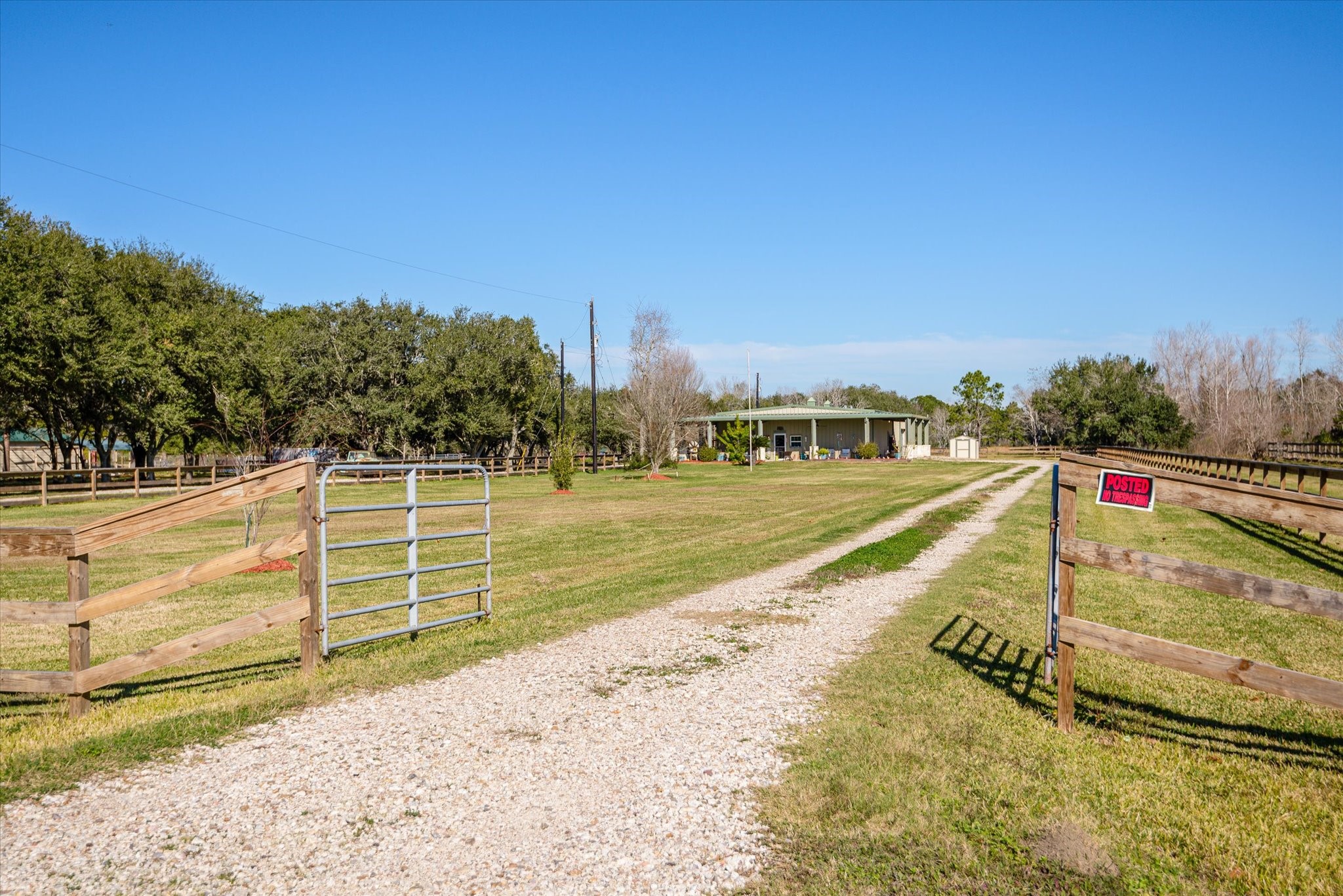 11578 28th Street Santa Fe, TX 77510 - Photo 4 of 46 a view of an outdoor space and tennis court
