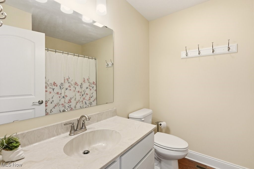 4768 Sherman Road Kent, OH 44240 - Photo 22 of 34 First Floor Full Guest Bath