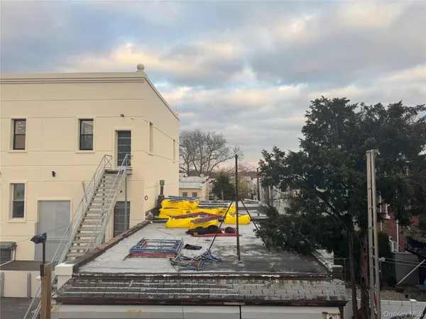 a car parked in front of a building